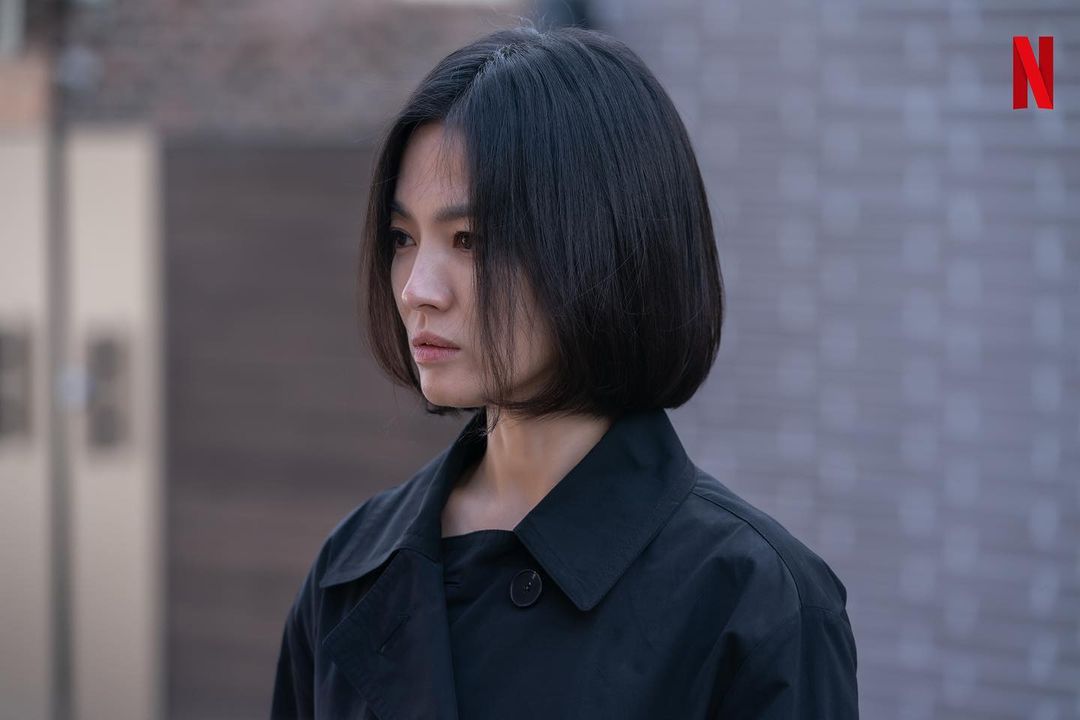 Potret kejam dan penuh dendam Song Hye Kyo di still cut drama Korea The Glory