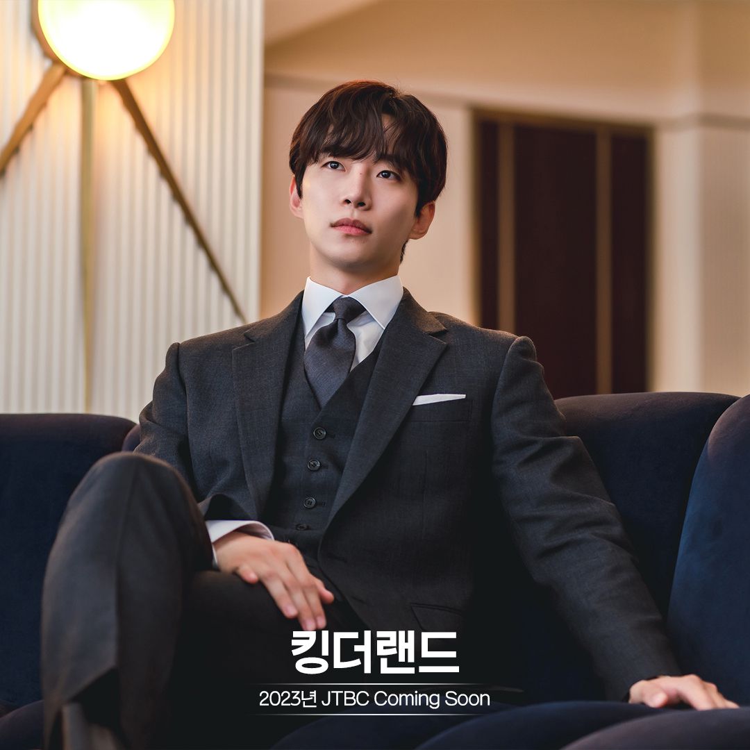 otret Still Cuts Lee Jun Ho untuk Drama Terbaru King The Land
