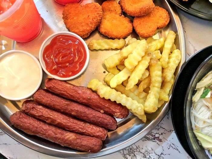 Sosis dan Nugget, Menu Sahur Anak Kos yang Gampang Dibuat.