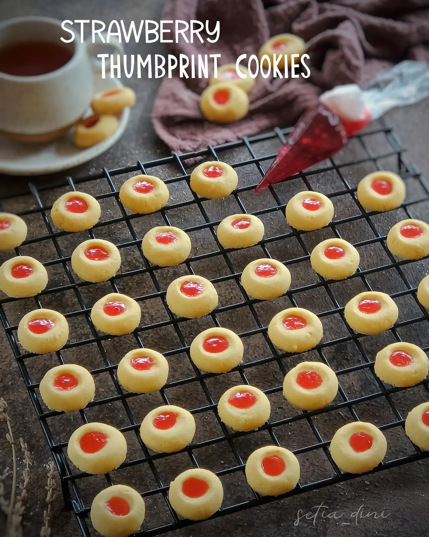 Kue Kering Strawberry Thumbprint