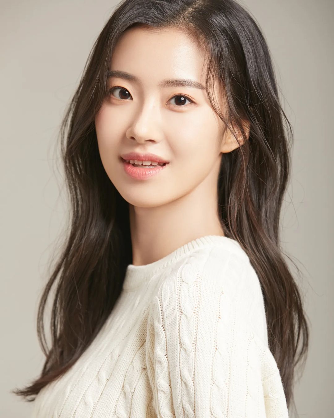 Kakak Kandung Jungwoo NCT Kim Min Ah debut di Industri hiburan Korea Selatan
