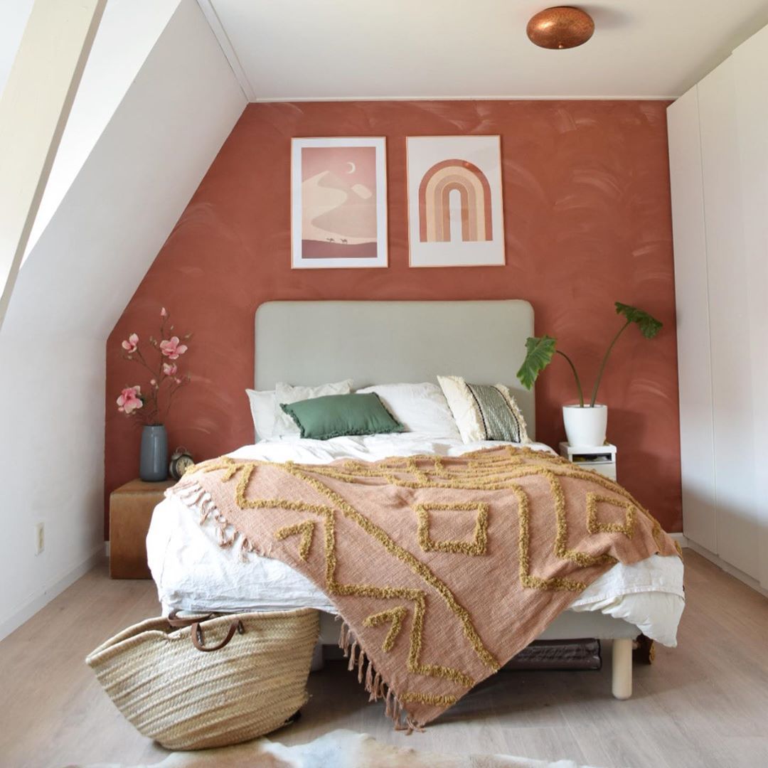 Warna cat terakota untuk kamar tidur yang elegan