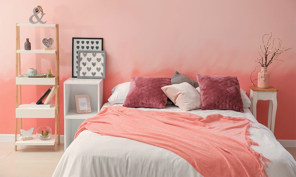 Warna cat corale untuk kamar tidur yang elegan