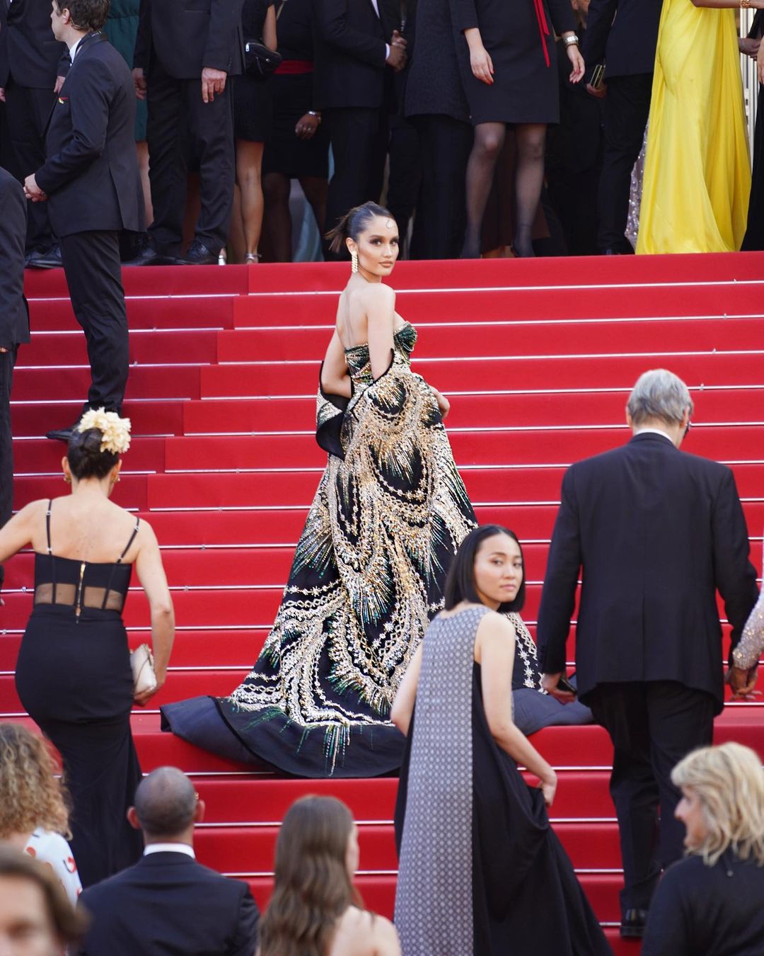 Cinta Laura pakai gaun terinspirasi Ratu Laut Selatan di Cannes Film Festival 2023