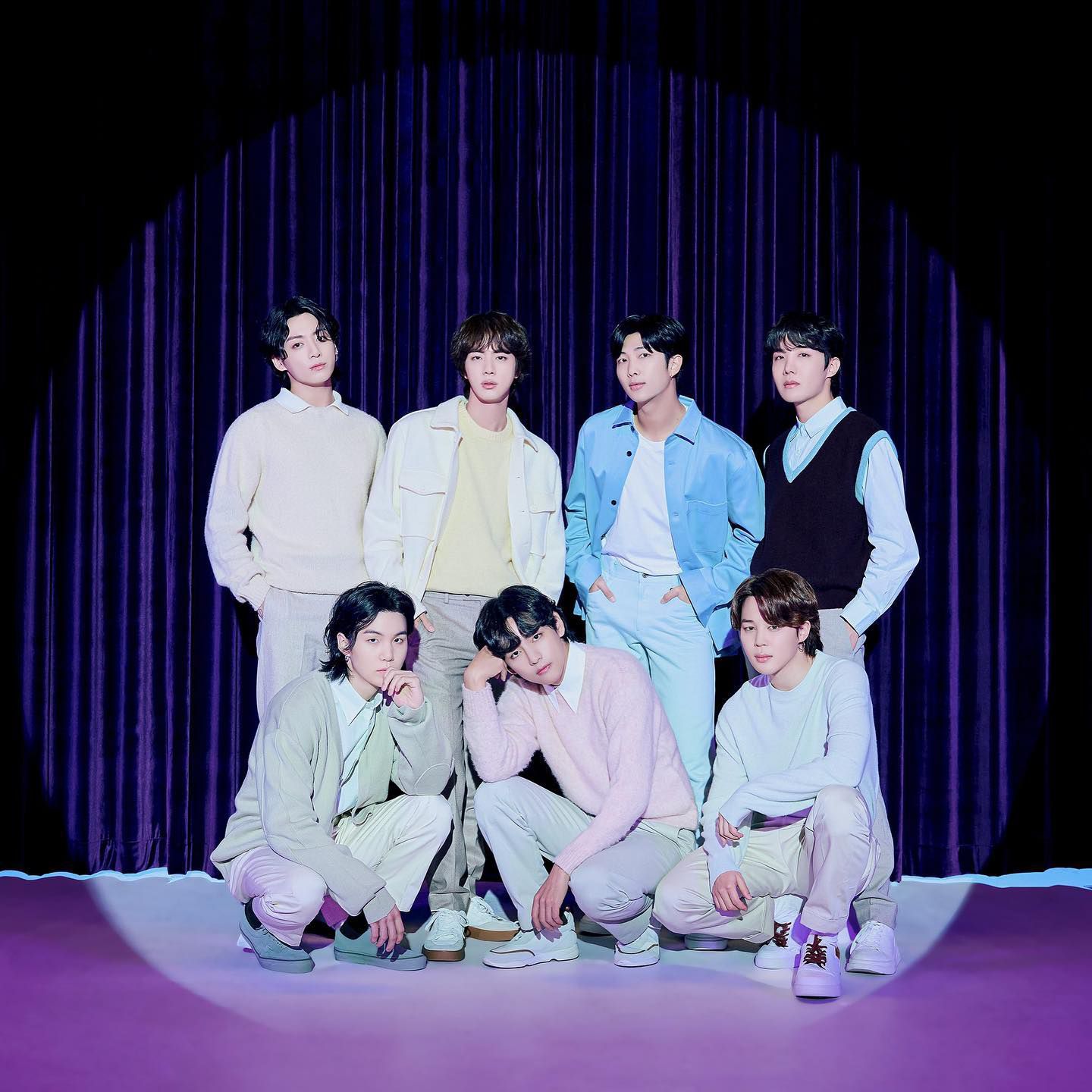 Anniversary BTS ke-10 Namsan Tower bercahaya ungu