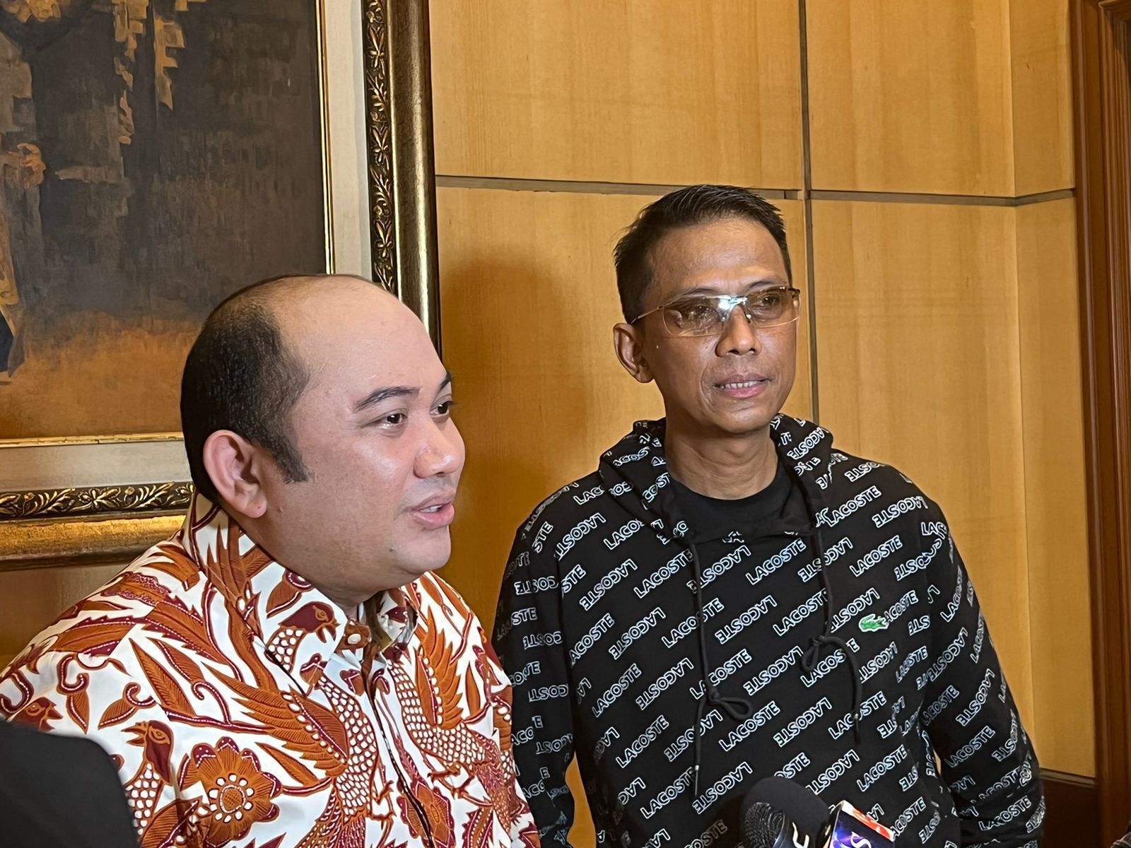Professor Bambang Beri Hadiah Mewah ke Mayang