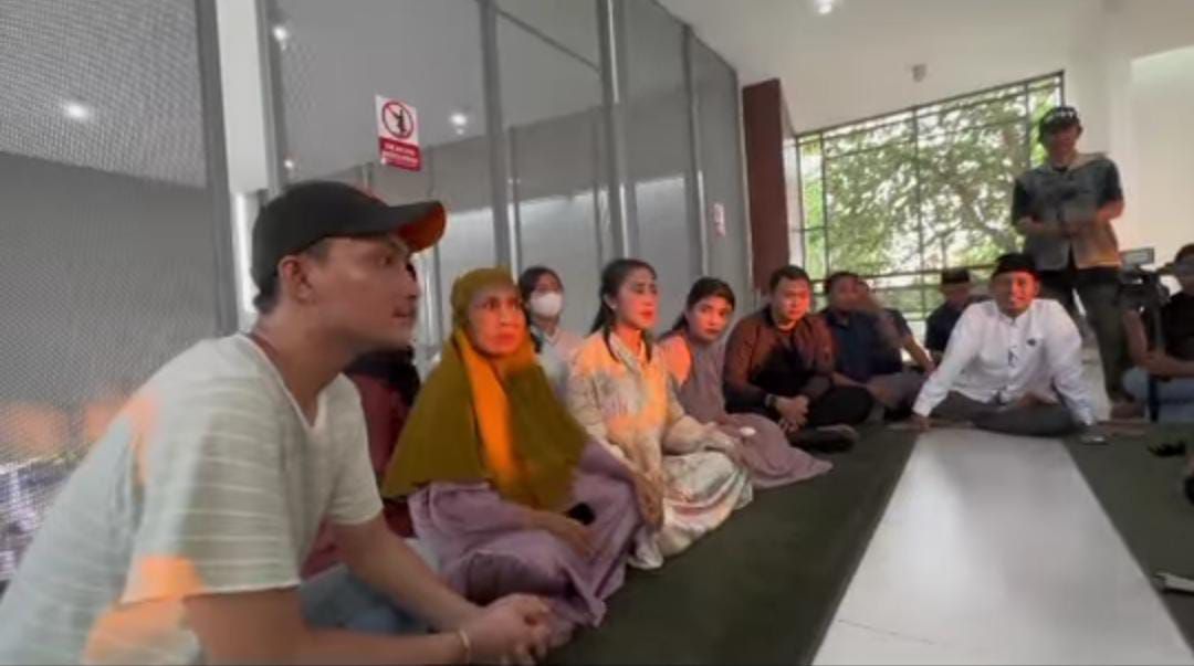 Dewi Persik dan Ketua RT Adakan Pertemuan Masalah Penolakan Sapi Kurban, Mediasi Berlangsung Alot!