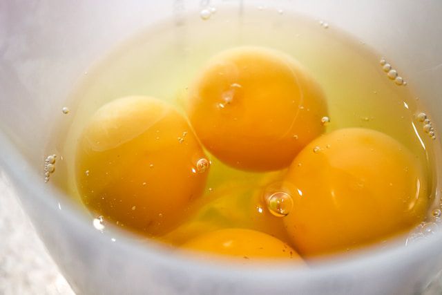 Tips Agar Bolu Tidak Seret - Gunakan Kuning Telur