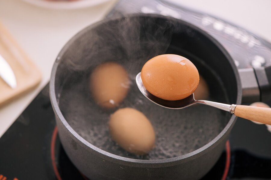 Tips Mengupas Telur Rebus Agar Tidak Lengket