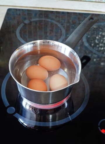 Tips Mengupas Telur Rebus Agar Tidak Lengket