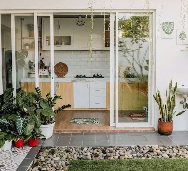 Dapur dan Taman Belakang Rumah Minimalis