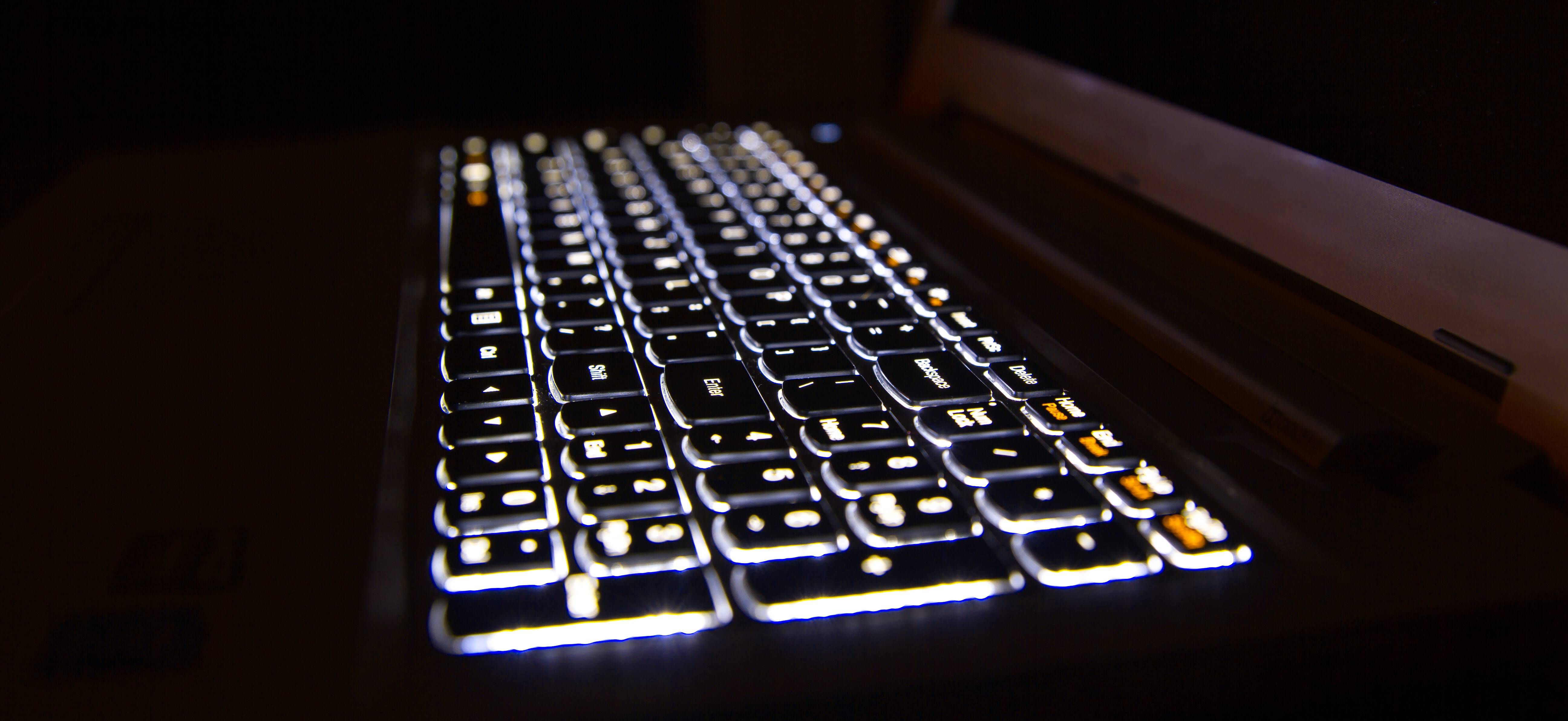 Cara Menghidupkan Lampu Keyboard