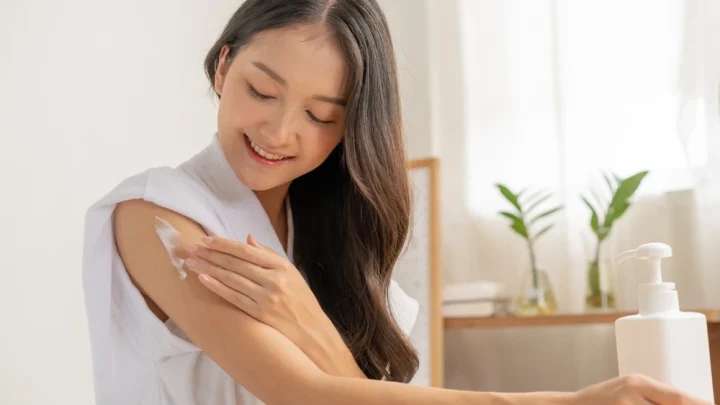 Body Lotion malam untuk Mencerahkan Kulit