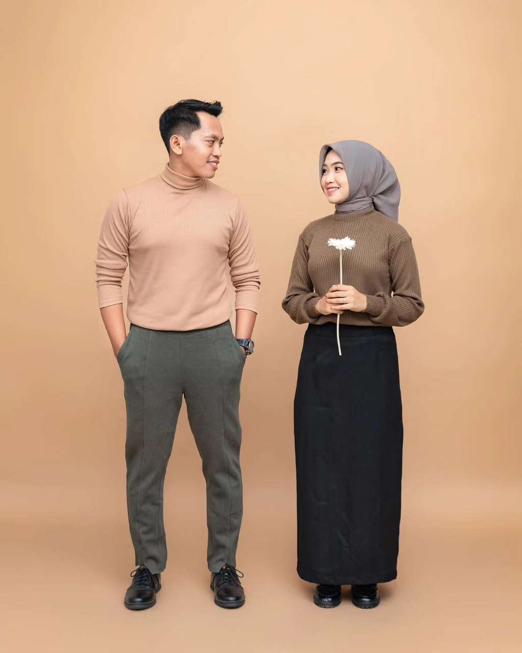 Inspirasi Prewedding Hijab Casual Unik - Self Studio