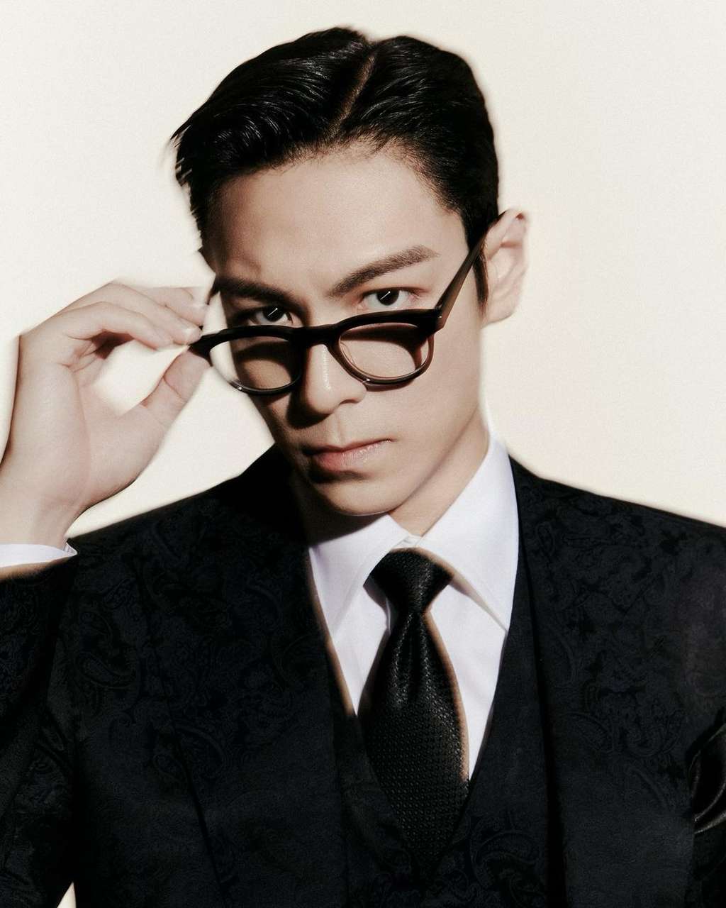 T.O.P Eks BIGBANG batal ke bulan tahun ini