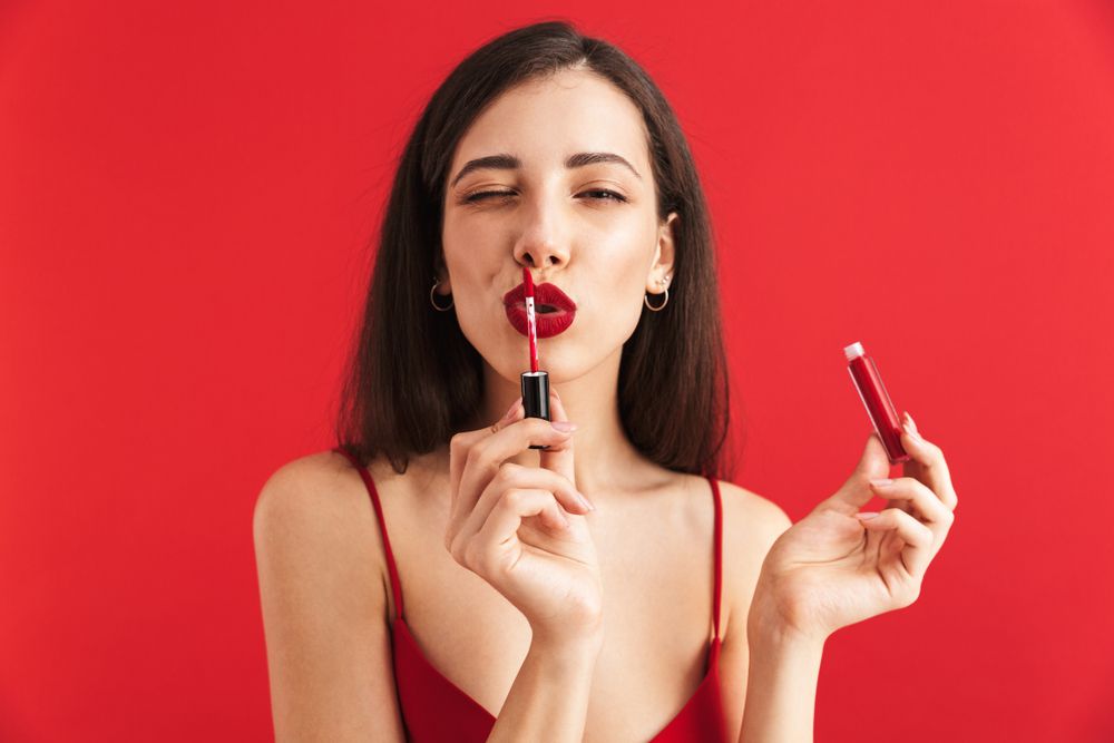 3 Cara Menggunakan Lipstik Merah