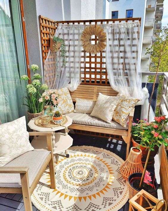 Taman di Balkon Lantai 2 Bergaya Bohemian