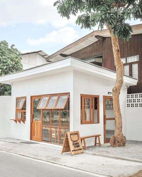 Desain Warung Kopi di Depan Rumah Putih