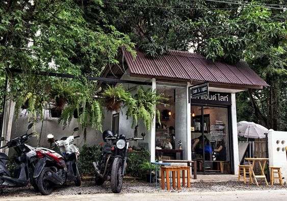 Warung Kopi Sederhana di Depan Rumah