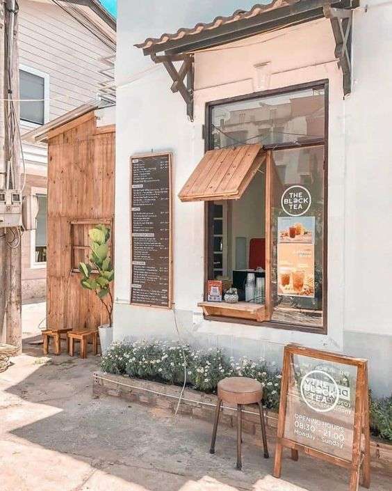 Warung Kopi Kecil di Depan Rumah