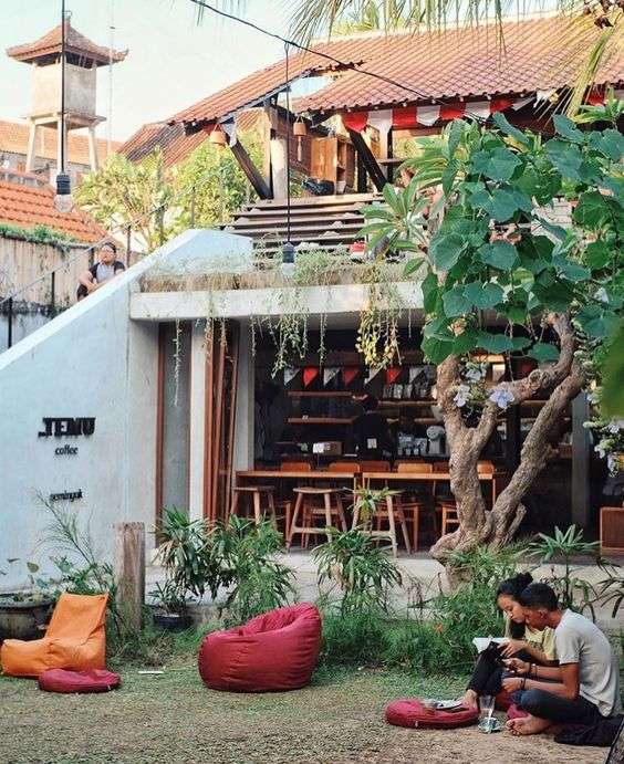 Desain Warung Kopi Depan Rumah dengan Beanbag