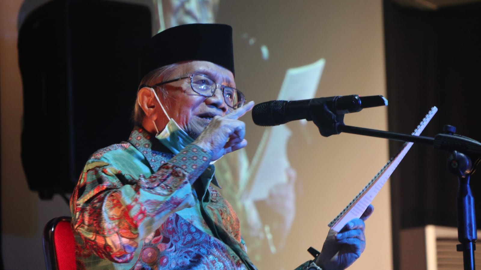 Puisi Hari Pahlawan, Taufik Ismail