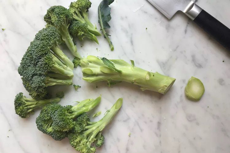 Cara Memotong Brokoli Hijau