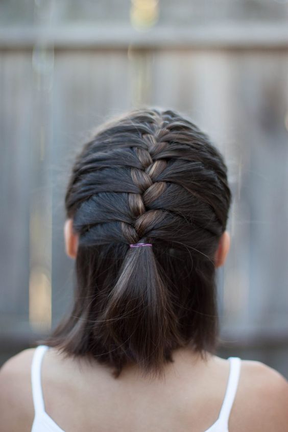 Gaya Kepang untuk Rambut Pendek - French Braid