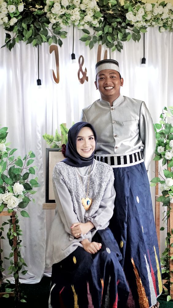 Kebaya Couple Tunangan Muslim Tema Adat