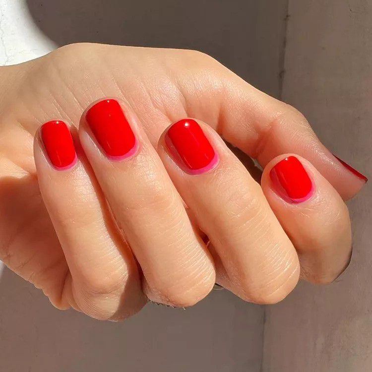 Rekomendasi Warna Nail Art agar Kulit Cerah - Bright Red