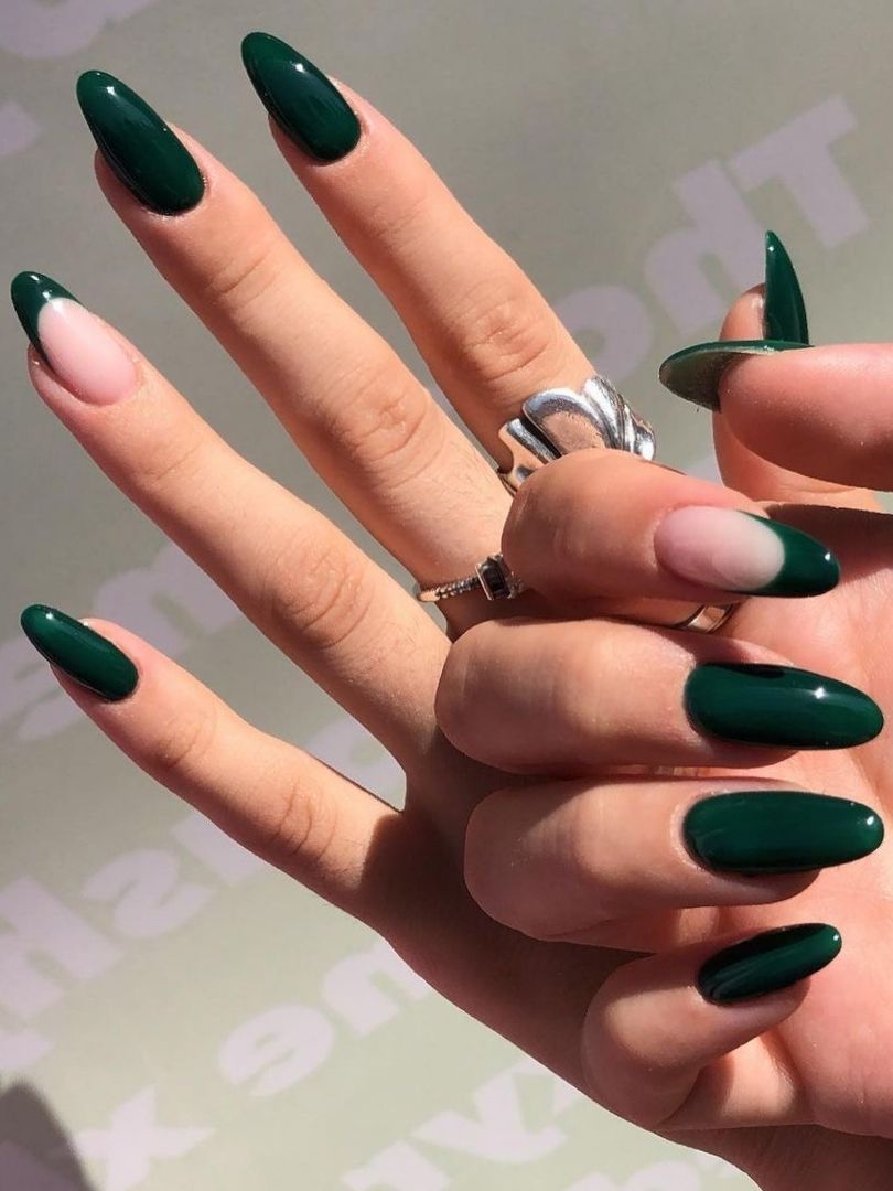 Rekomendasi Warna Nail Art agar Kulit Cerah - Emerald Green
