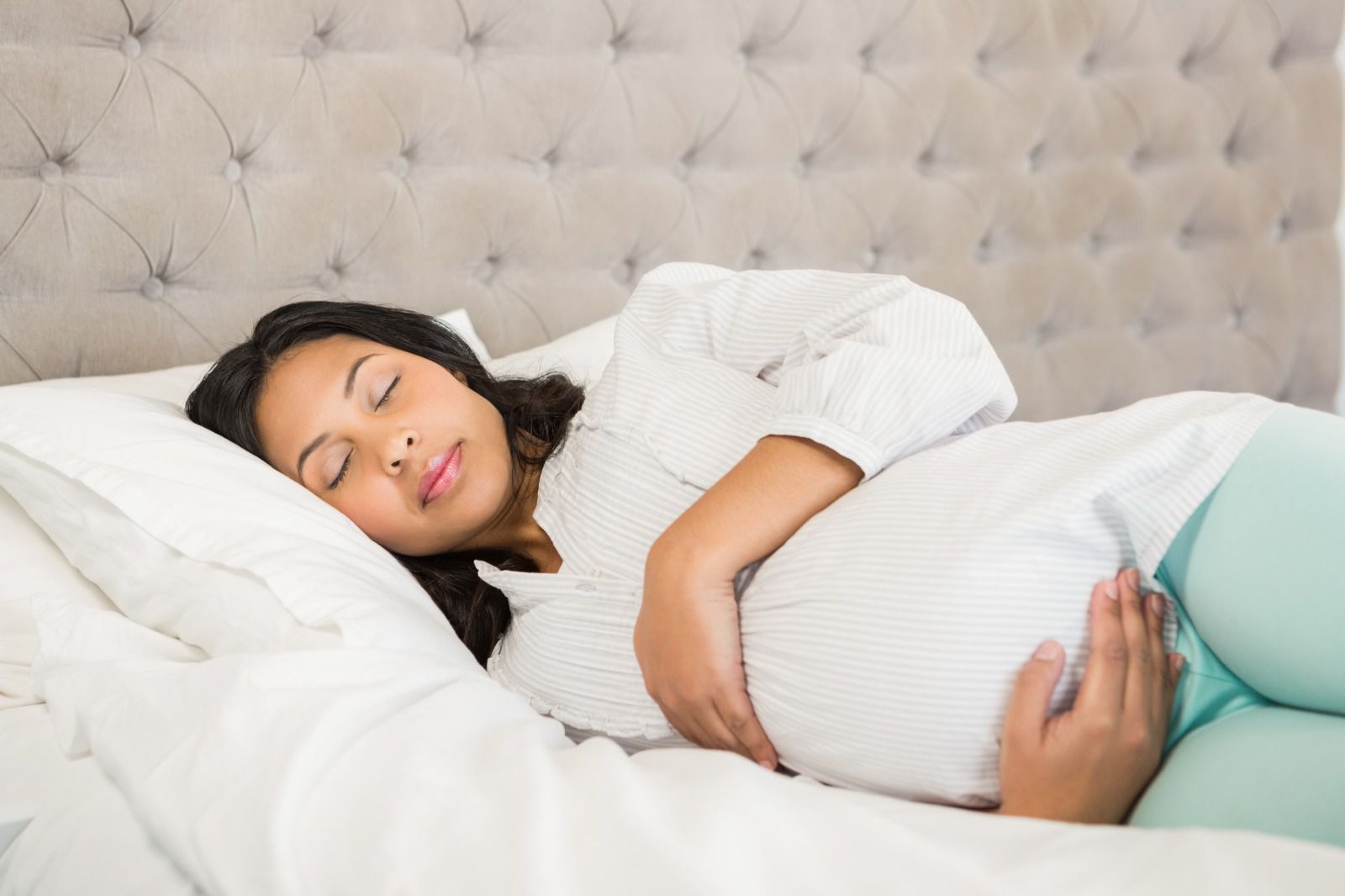 Posisi Tidur Ibu Hamil 9 Bulan