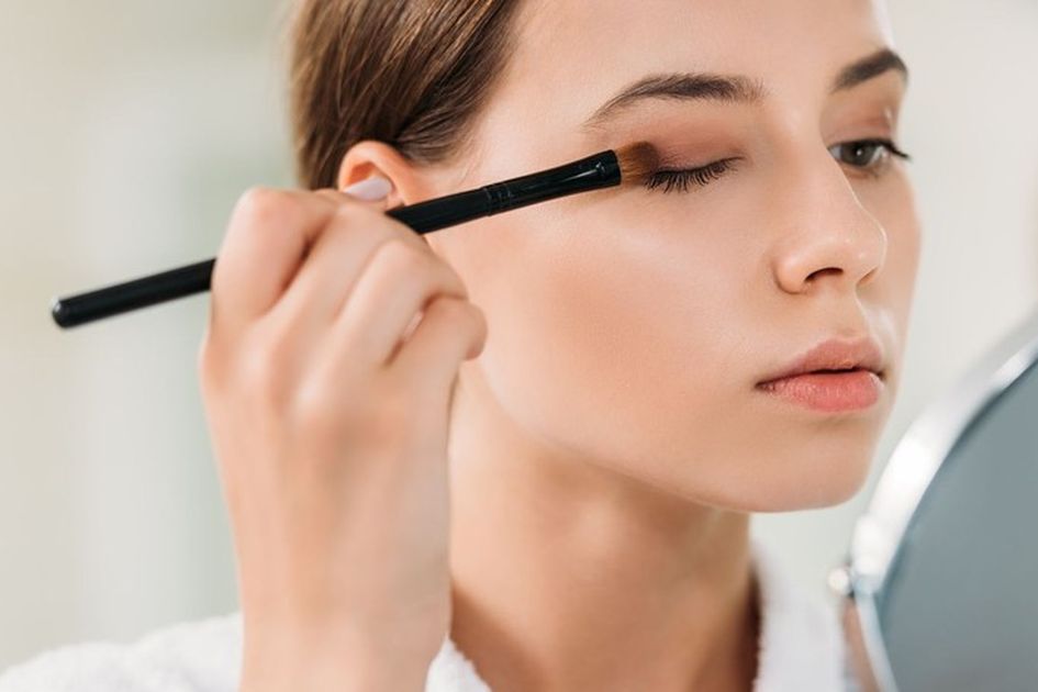 Clean Makeup Look - Gunakan Eyeshadow Netral