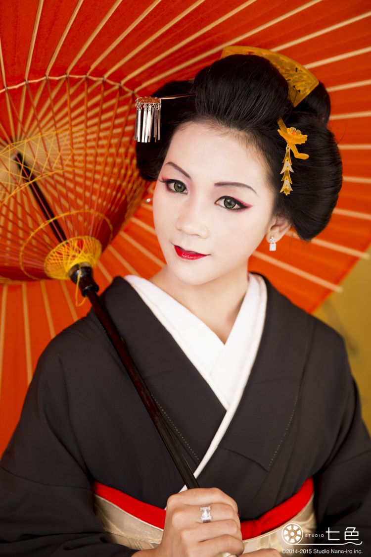 Rahasia Kecantikan dari Berbagai Budaya - Riasan Tradisional Geisha (Jepang)