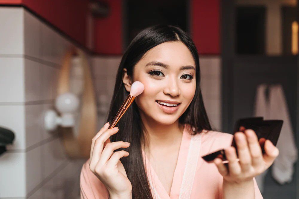 Tips Cegah Jerawat - Batasi penggunaan make-up