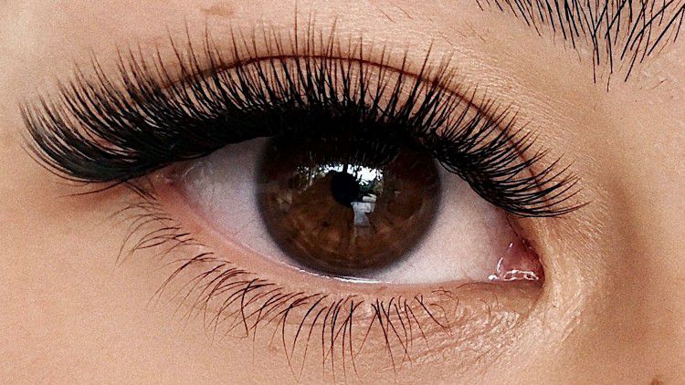 Kelebihan Eyelash Extension - Penampilan yang Menawan
