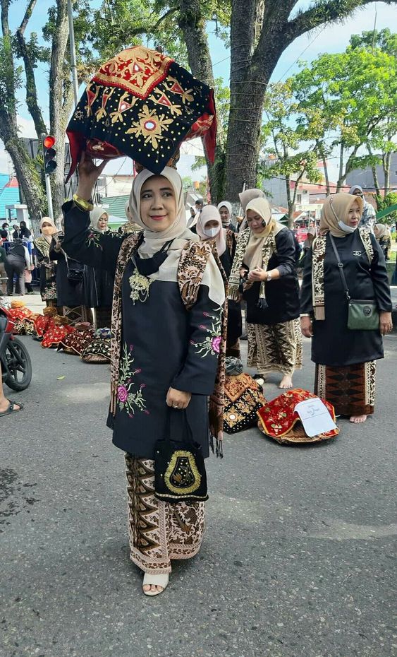 Pengertian Baju Kurung Basiba Budaya Minangkabau