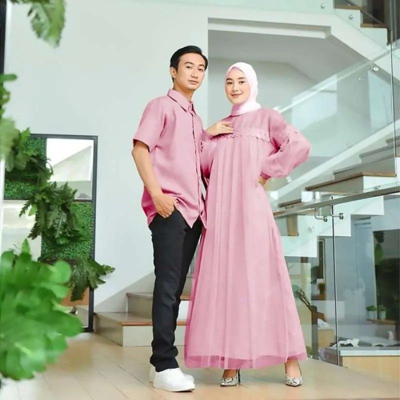 Rekomendasi Baju Lebaran Couple - Maxi Dress dan Kemeja Lengan Pendek