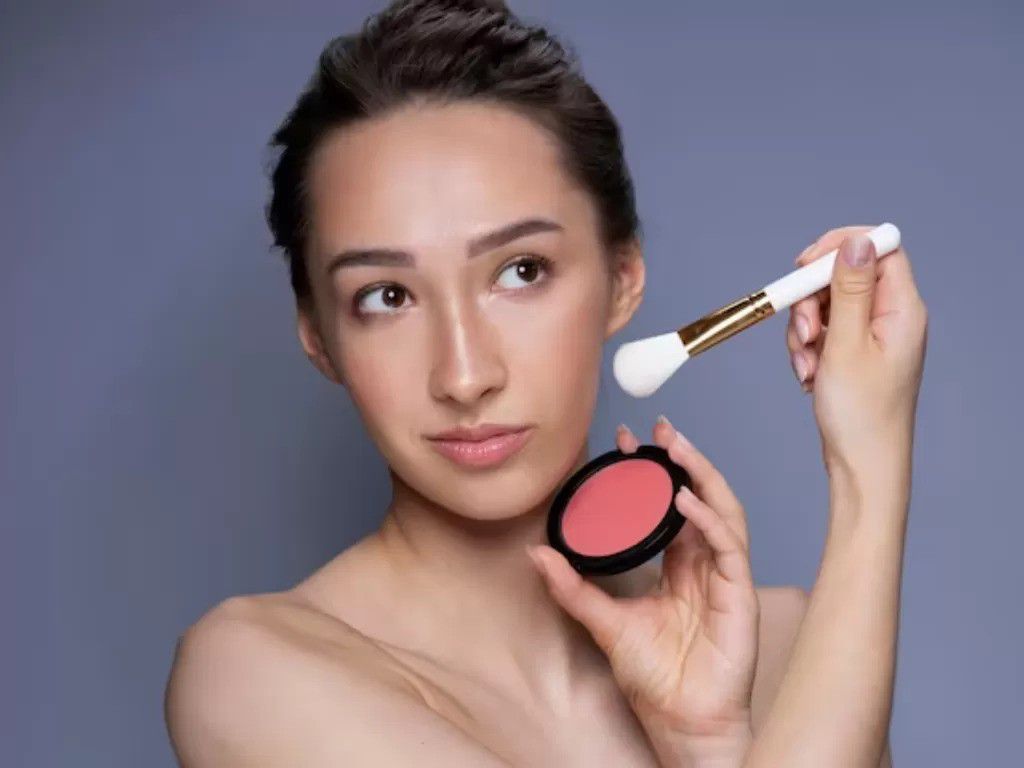 Tips Makeup Tahan Lama - Gunakan Blush On Liquid dan Powder