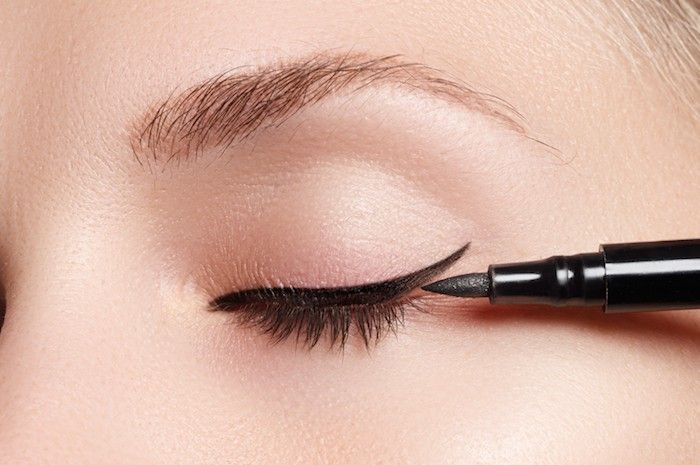 Tips Makeup Tahan Lama - Pilih Maskara dan Eyeliner yang Waterproof