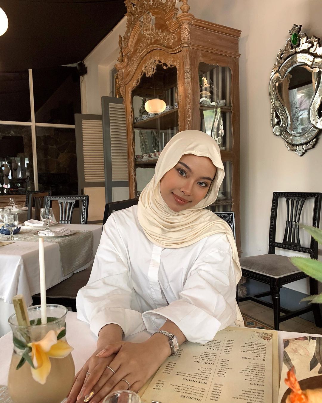 Warna Jilbab Lebaran Untuk Kulit Sawo Matang - Cream