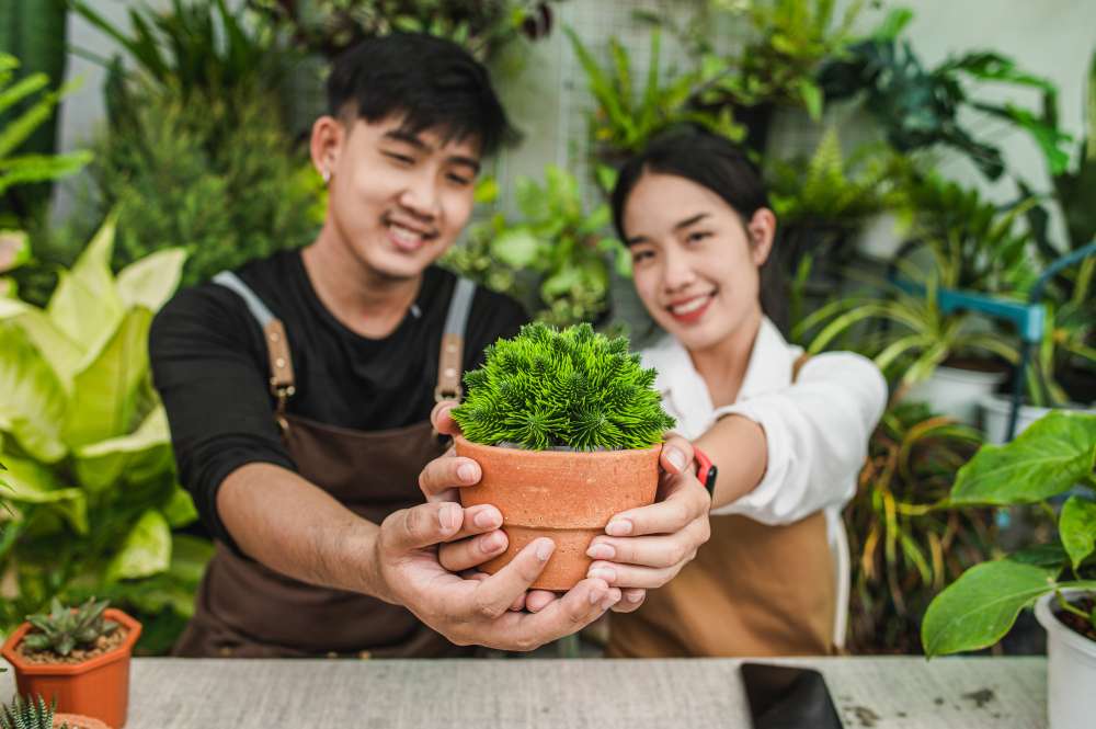 Ide Kencan Selama Ramadan - Berkebun