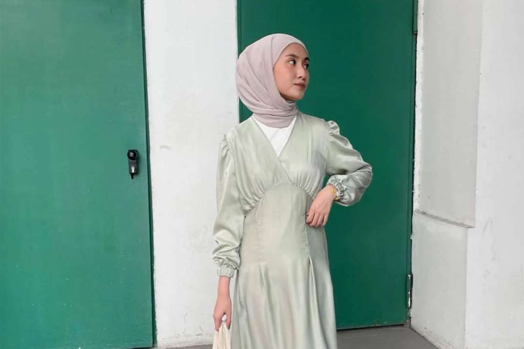 Kerudung Yang Cocok Untuk Gamis Sage - Abu-Abu Muda