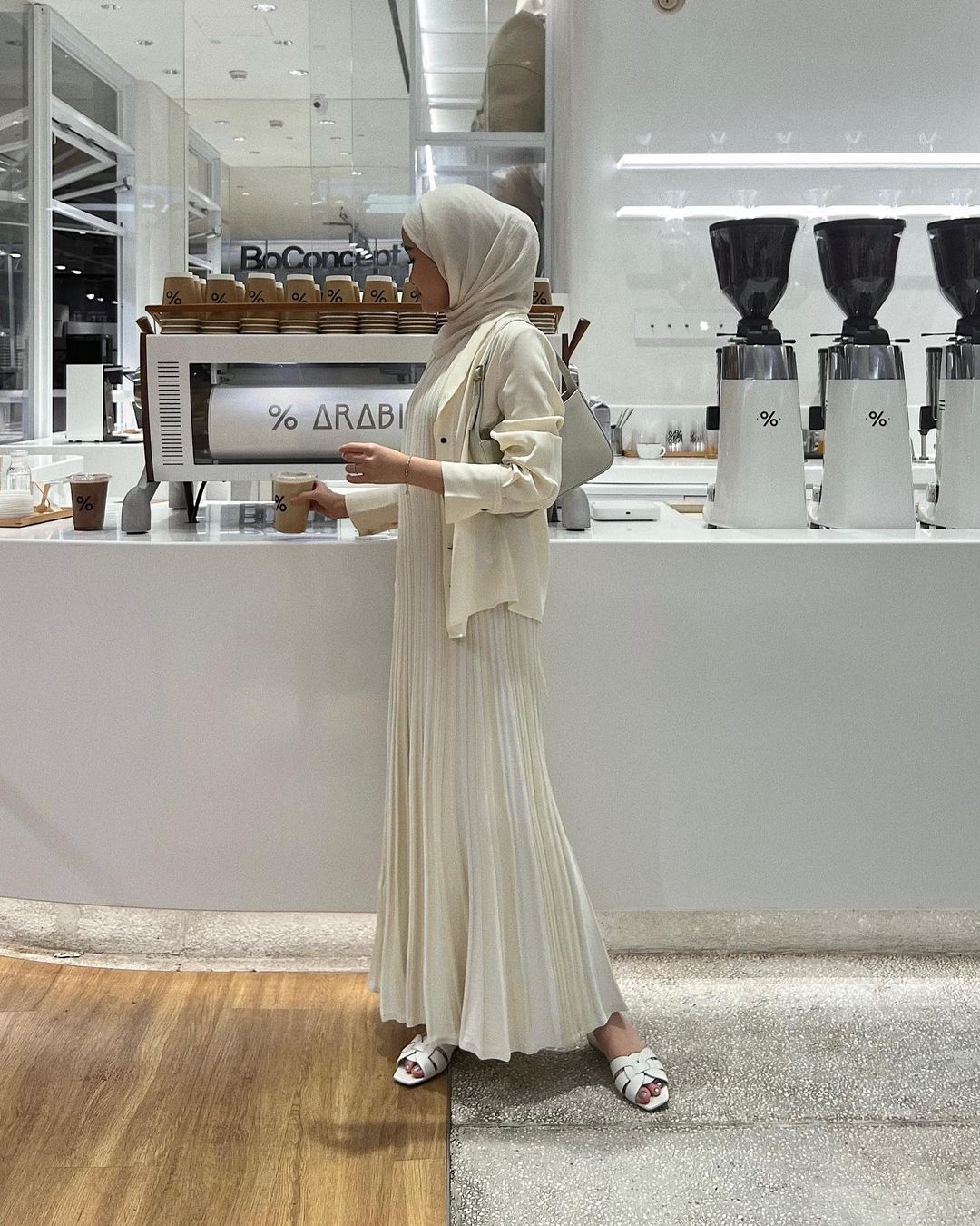 Inspirasi Outfit Elegan Ala Selebgram Sashfir - Two Tone Dress