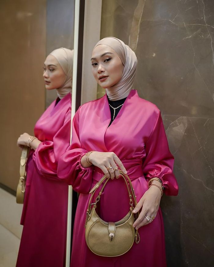 Warna Baju Yang Harus Dihindari Kulit Sawo Matang - Soft Pink