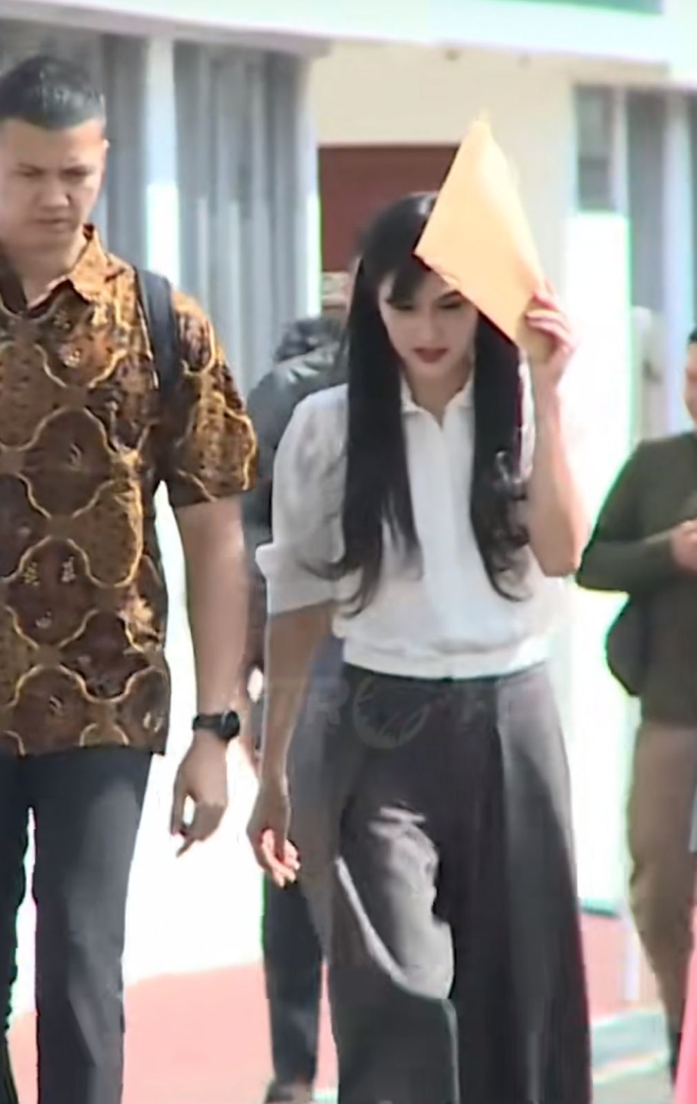 Sandra Dewi Penuhi Panggilan Kejagung