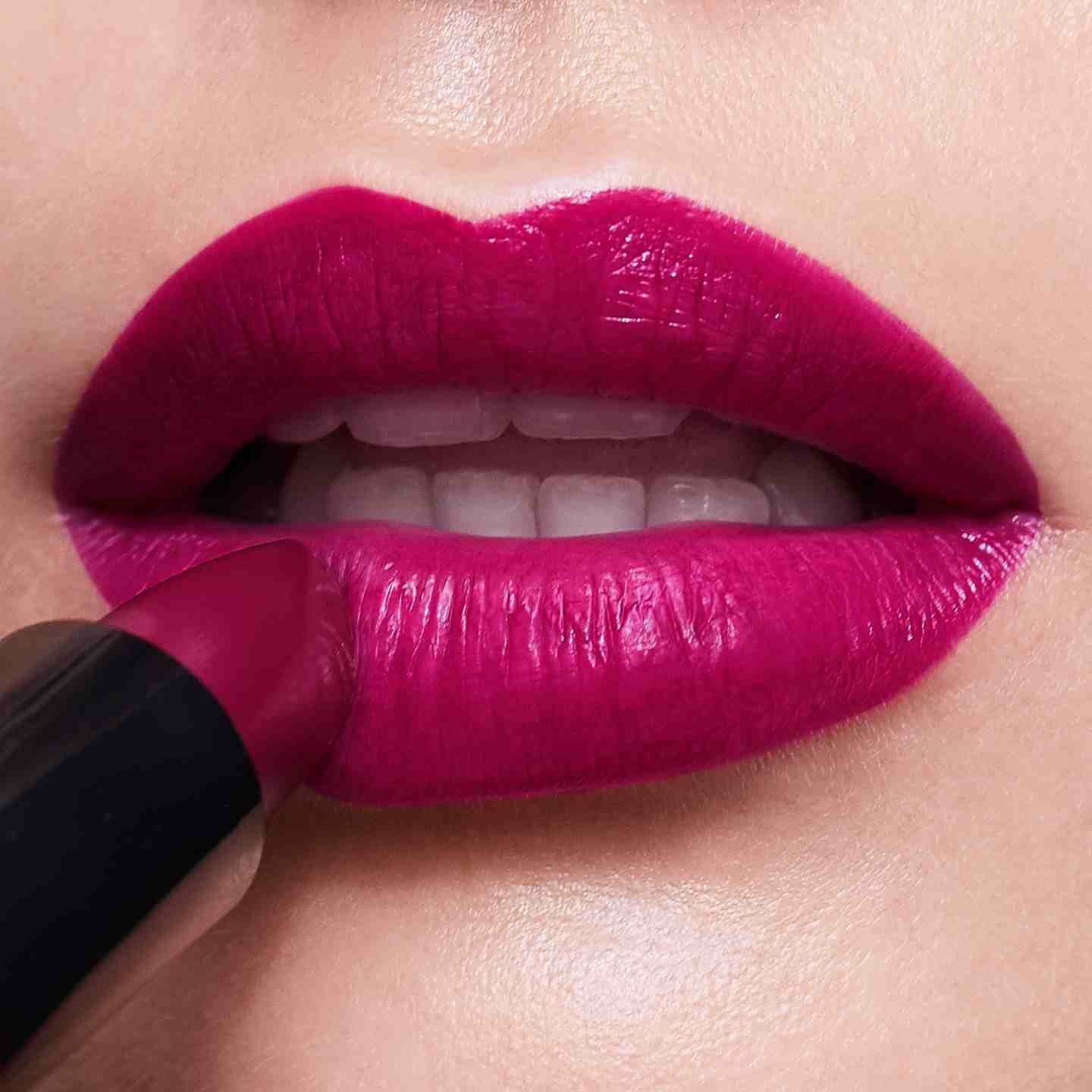 Warna Lipstik Yang Cocok Untuk Usia 40 Tahun - Fuchsia