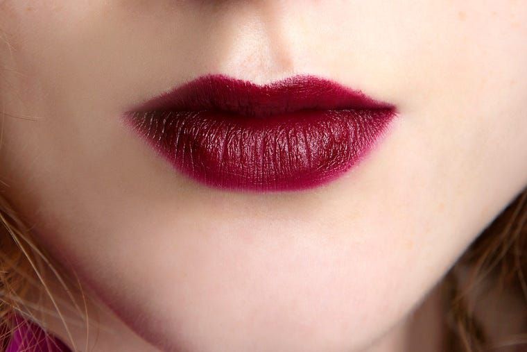 Warna Lipstik Yang Cocok Untuk Usia 40 Tahun - Plum