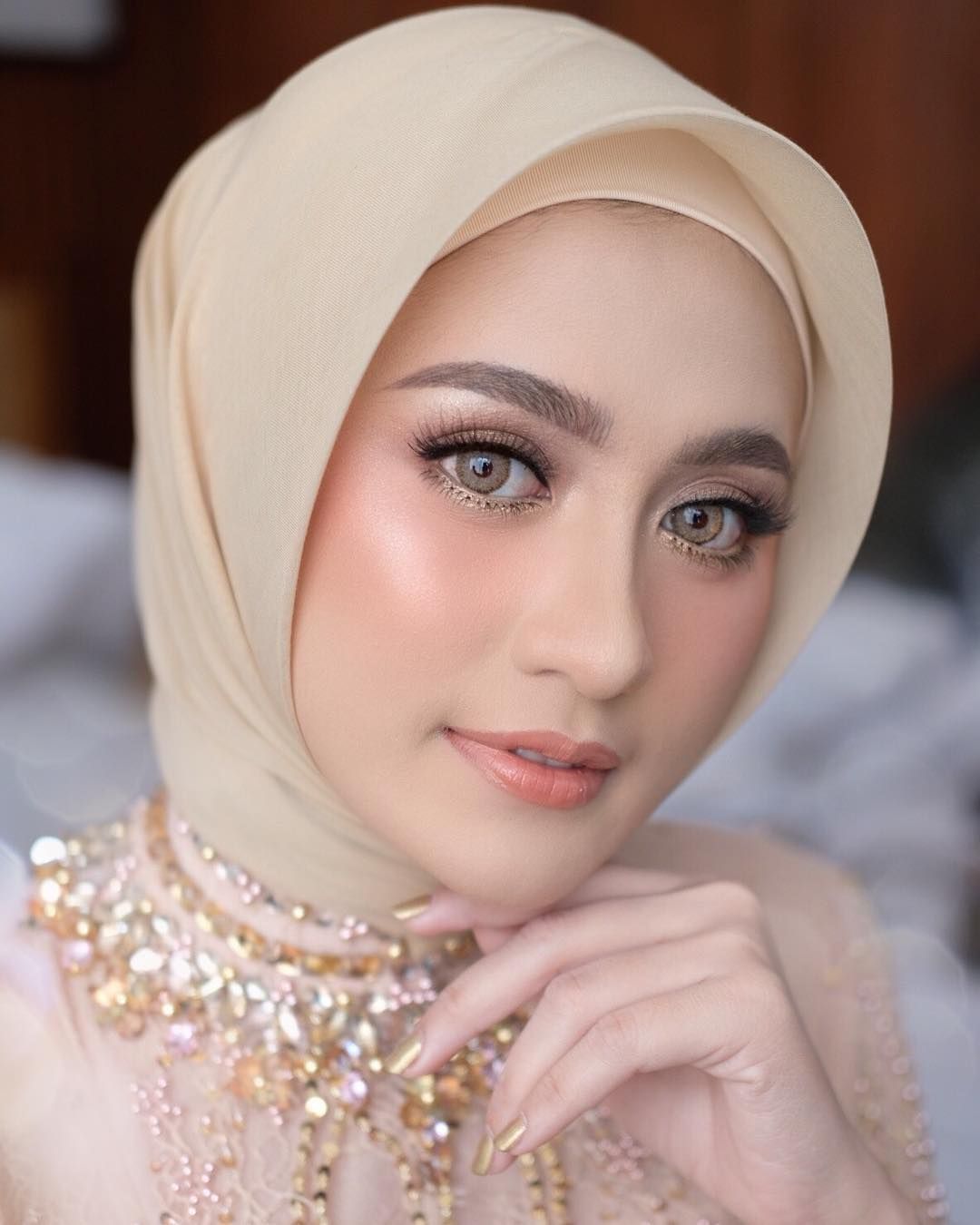 Makeup Wisuda Hijab Modern - Fresh Glam