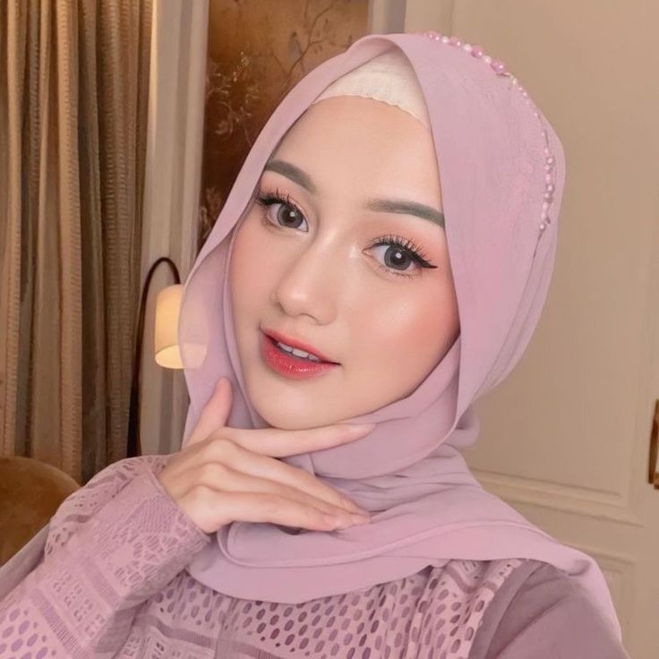 Makeup Wisuda Hijab Modern - Sweet Pink
